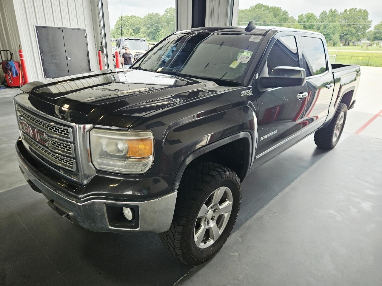 GMC Sierra 1500 4WD Crew Cab 143.5" SLT 2015