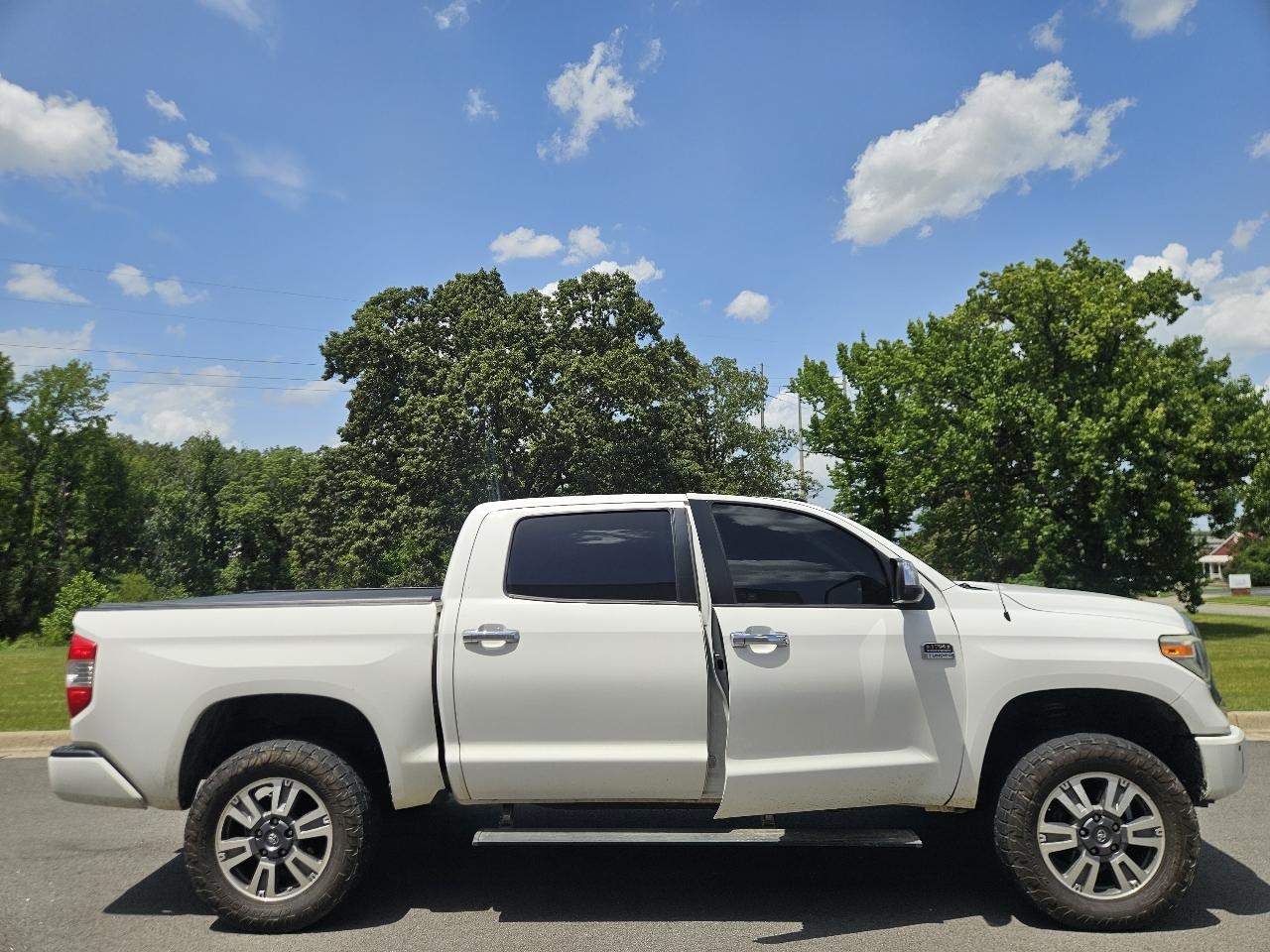 Toyota Tundra 4WD 1794 Edition CrewMax 5.5' Bed 5.7L FFV (Natl) 2018