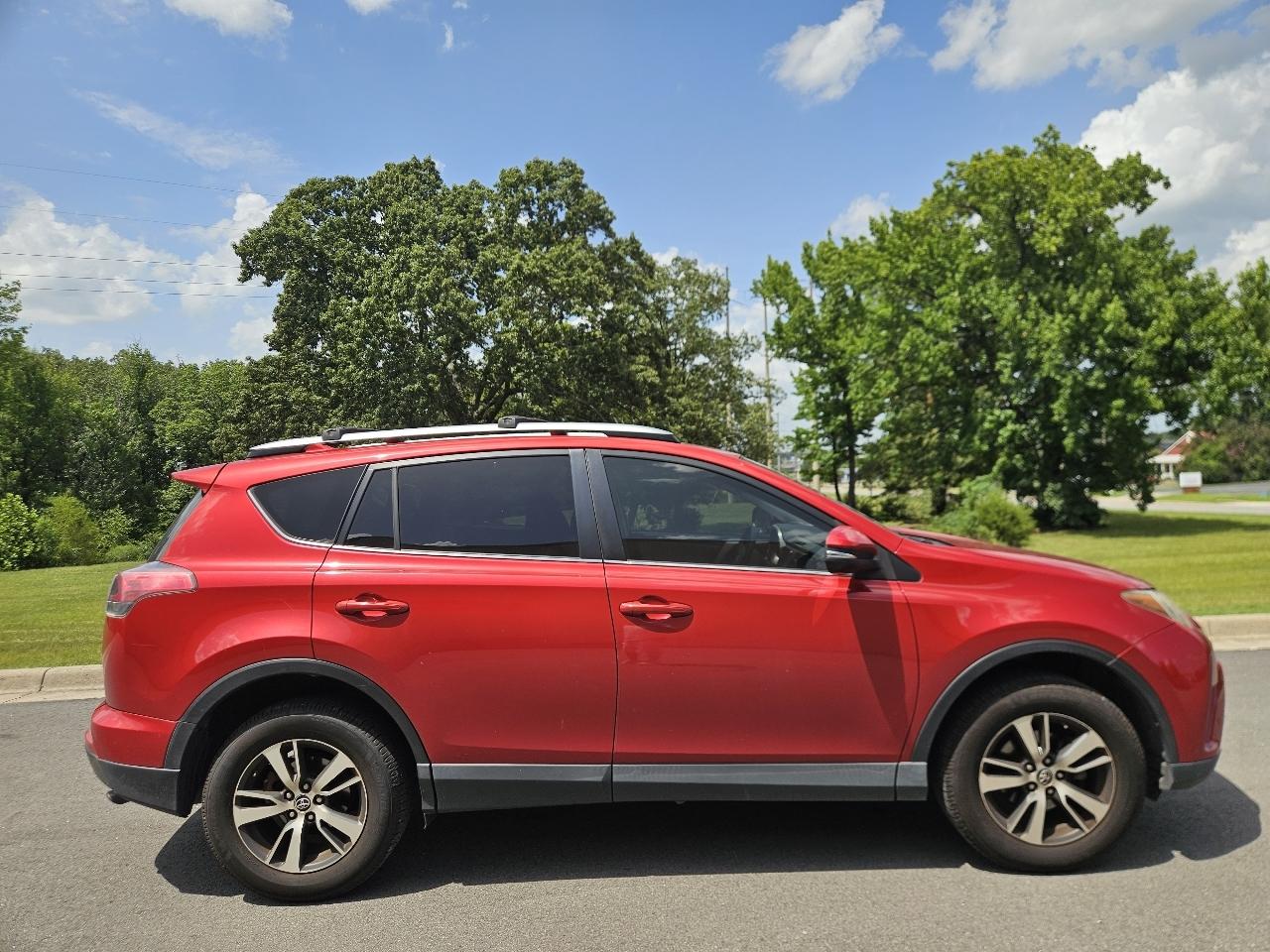 Toyota RAV4 FWD 4dr XLE (Natl) 2016