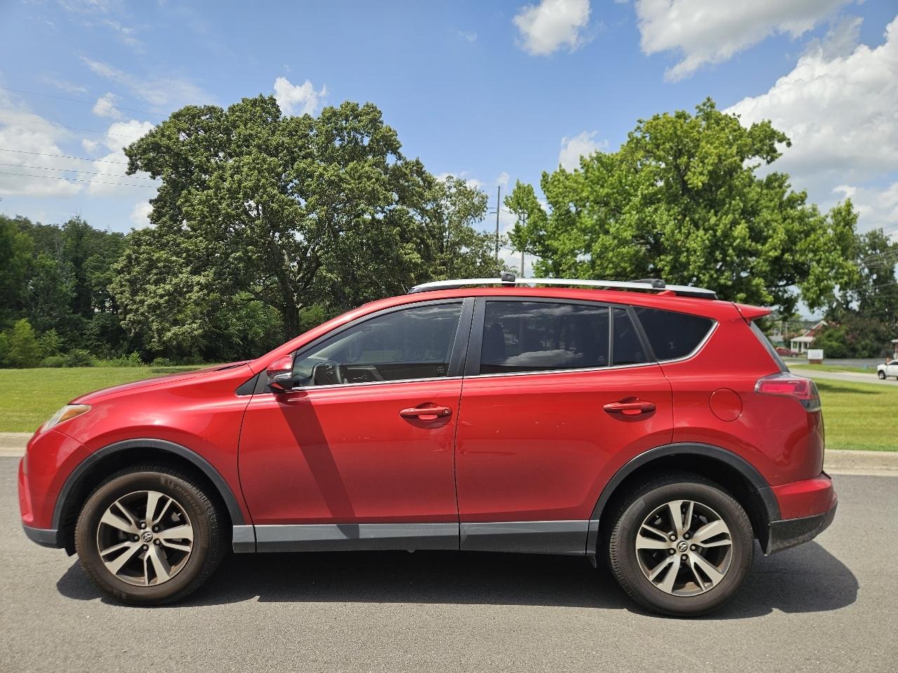 Toyota RAV4 FWD 4dr XLE (Natl) 2016