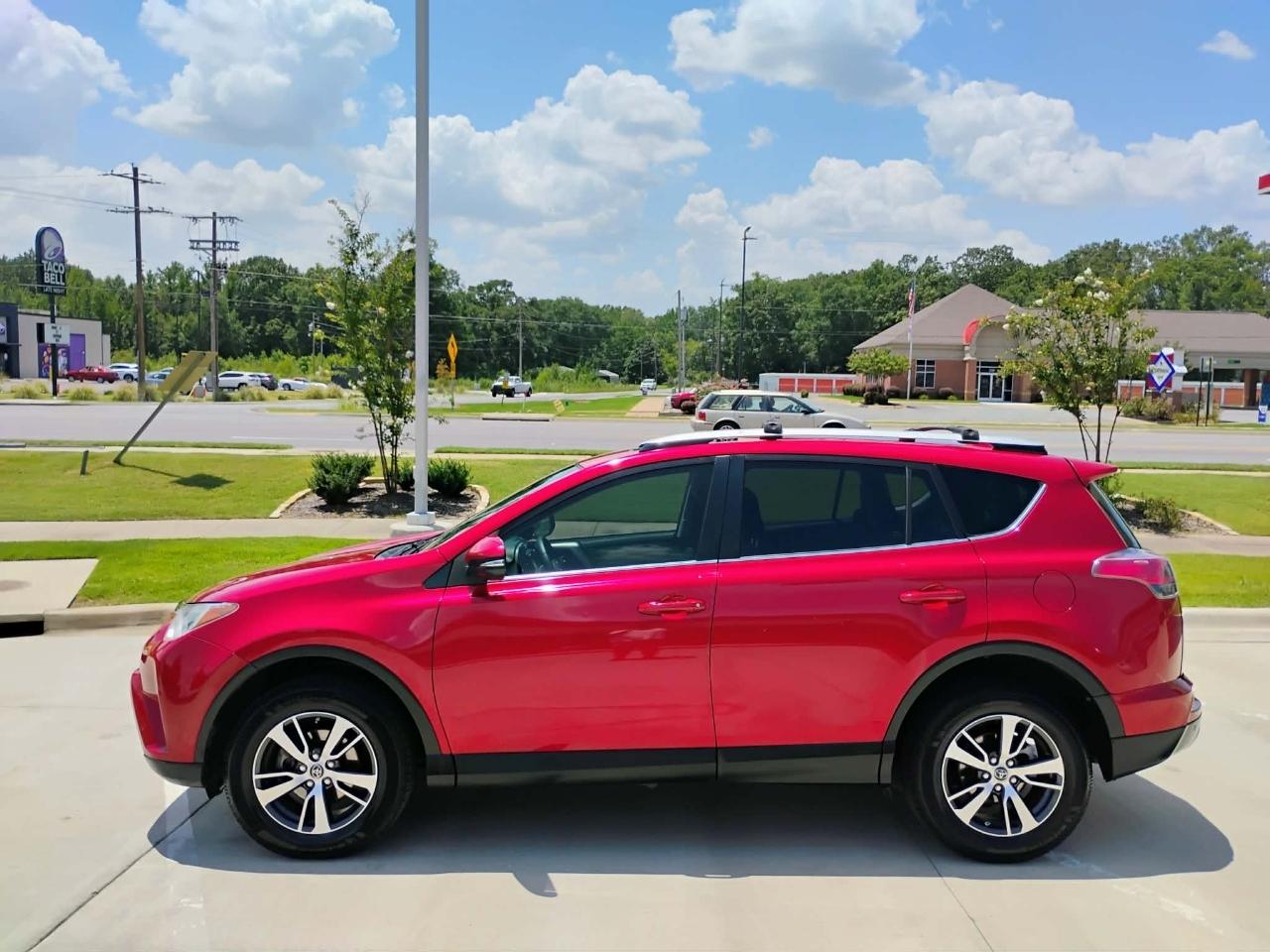 Toyota RAV4 FWD 4dr XLE (Natl) 2016