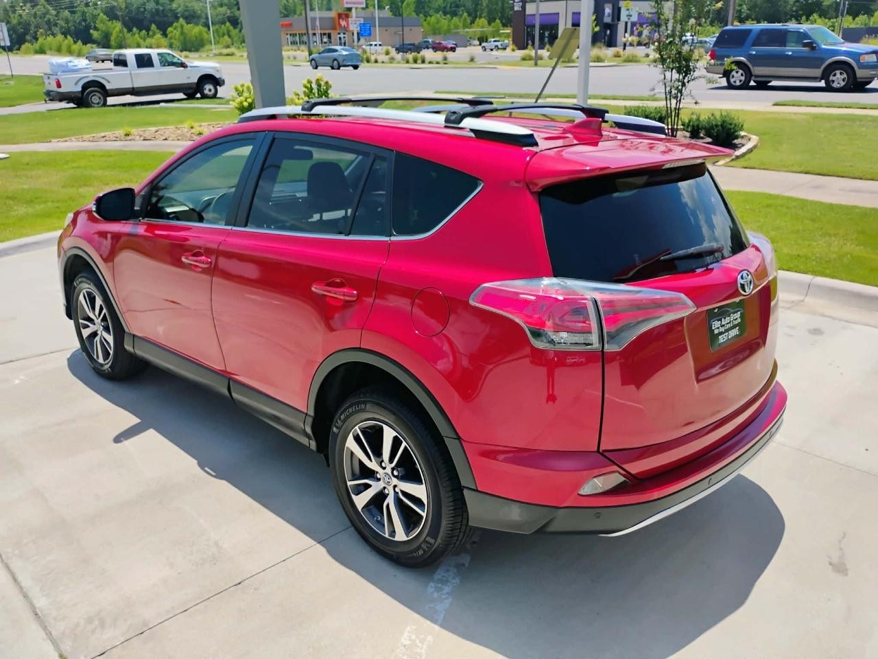 Toyota RAV4 FWD 4dr XLE (Natl) 2016