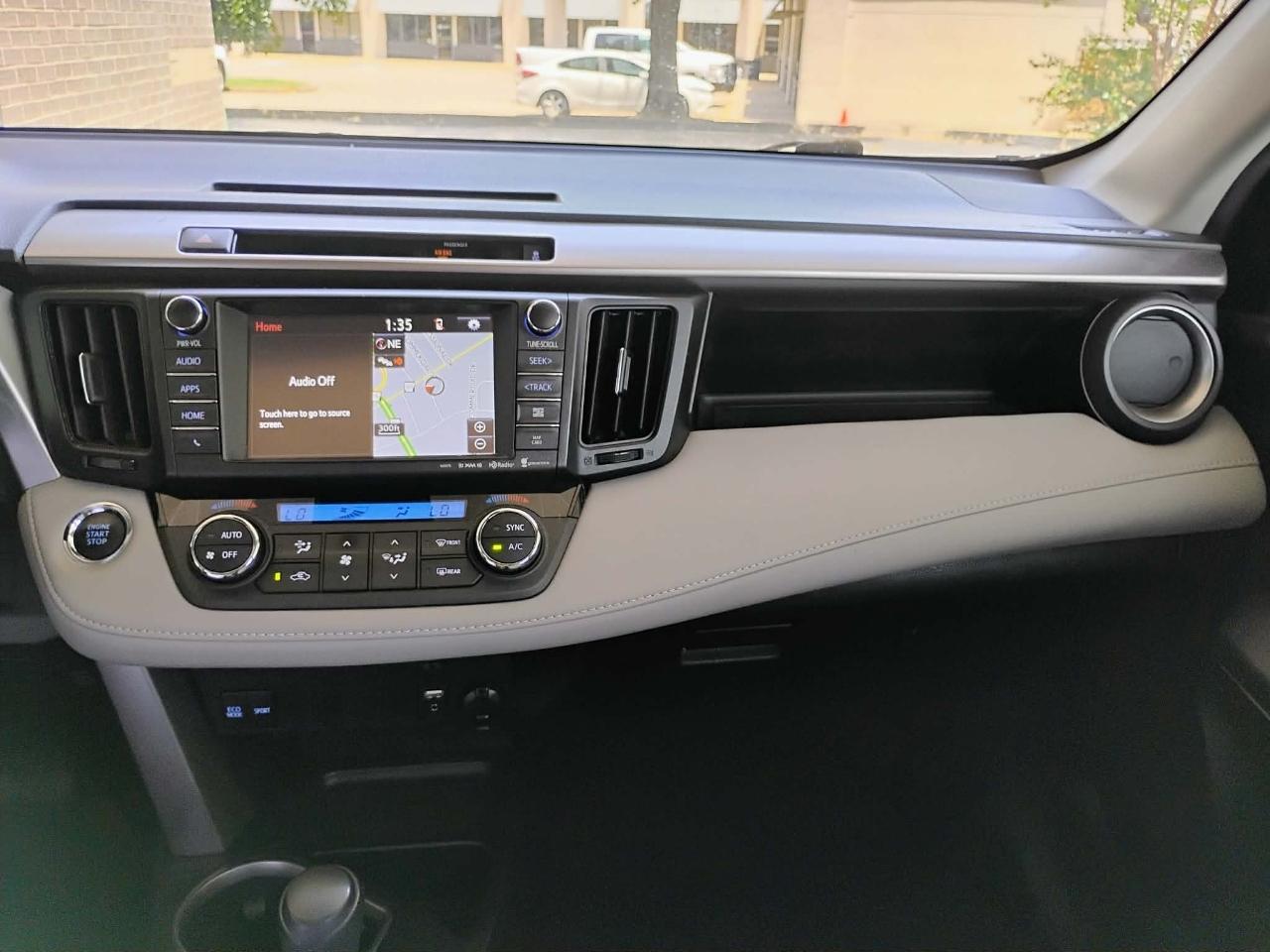 Toyota RAV4 FWD 4dr XLE (Natl) 2016