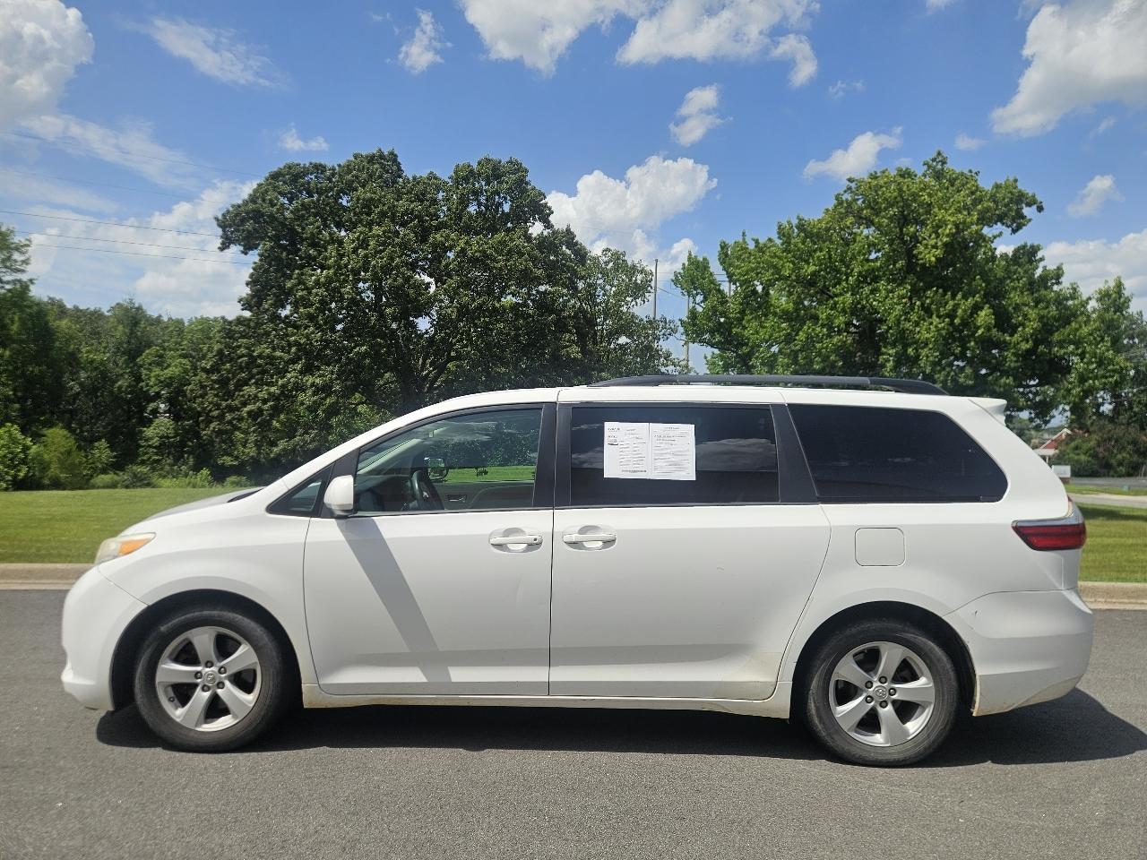 Toyota Sienna 5dr 8-Pass Van LE FWD (Natl) 2015