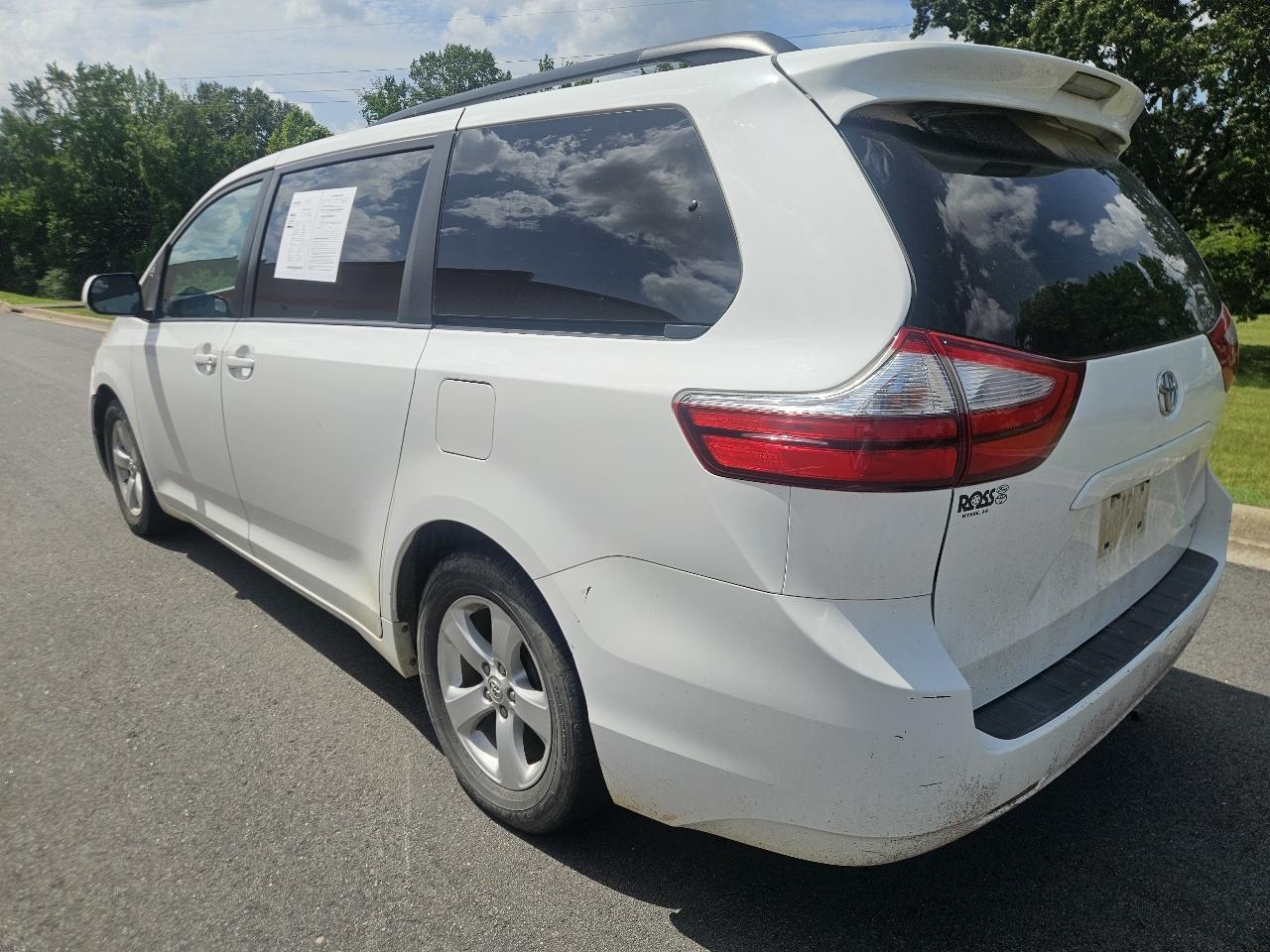 Toyota Sienna 5dr 8-Pass Van LE FWD (Natl) 2015