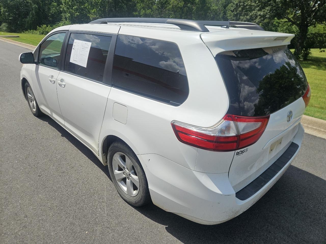 Toyota Sienna 5dr 8-Pass Van LE FWD (Natl) 2015