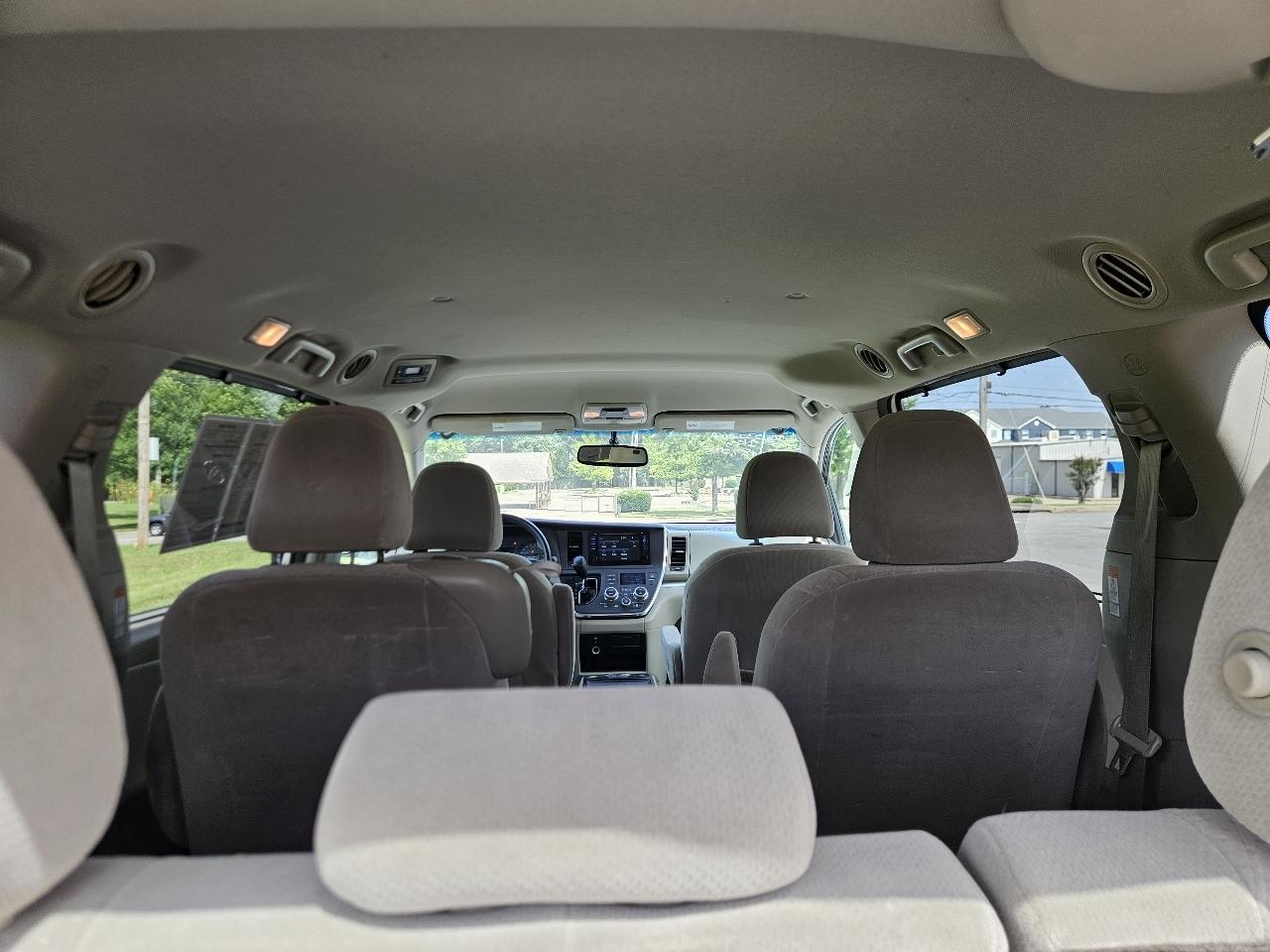 Toyota Sienna 5dr 8-Pass Van LE FWD (Natl) 2015
