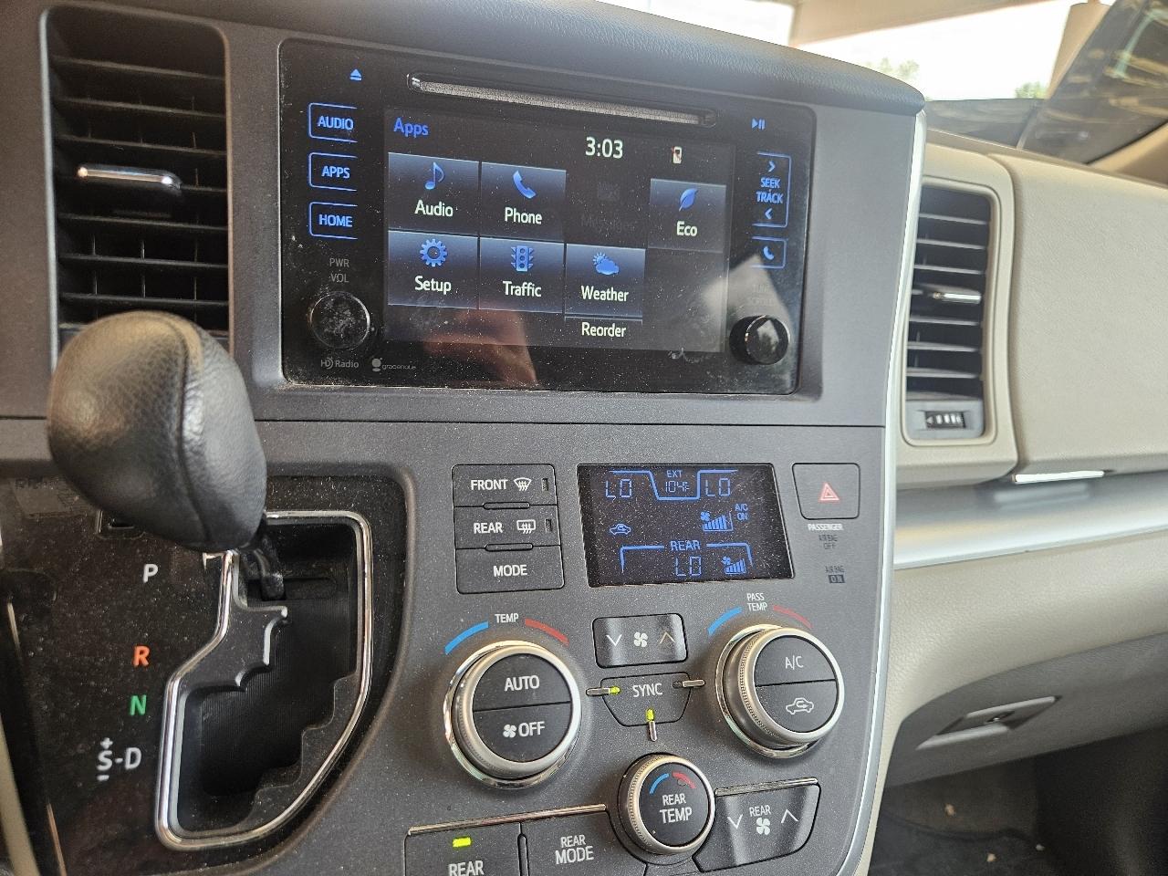 Toyota Sienna 5dr 8-Pass Van LE FWD (Natl) 2015