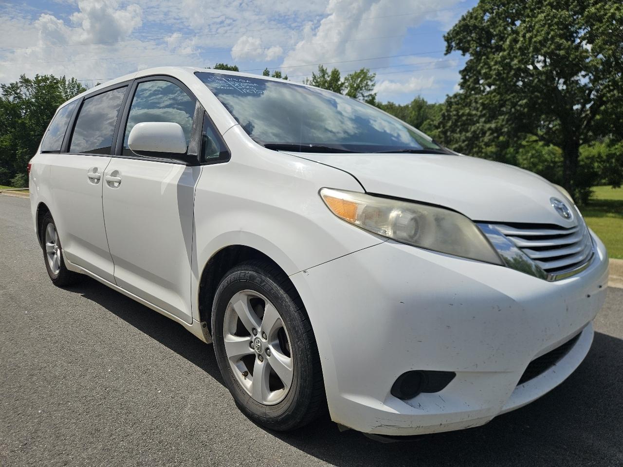 Toyota Sienna 5dr 8-Pass Van LE FWD (Natl) 2015