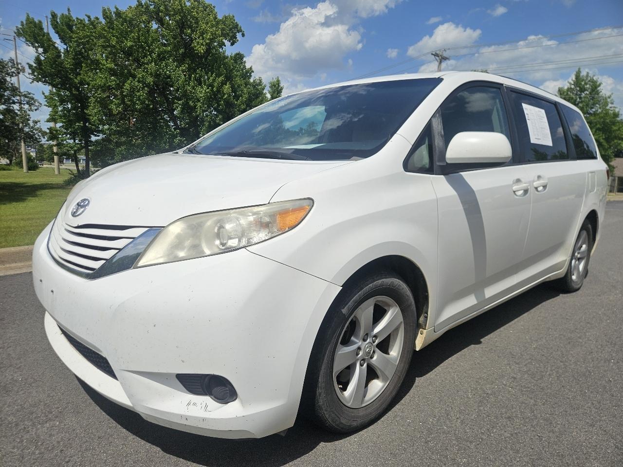 Toyota Sienna 5dr 8-Pass Van LE FWD (Natl) 2015