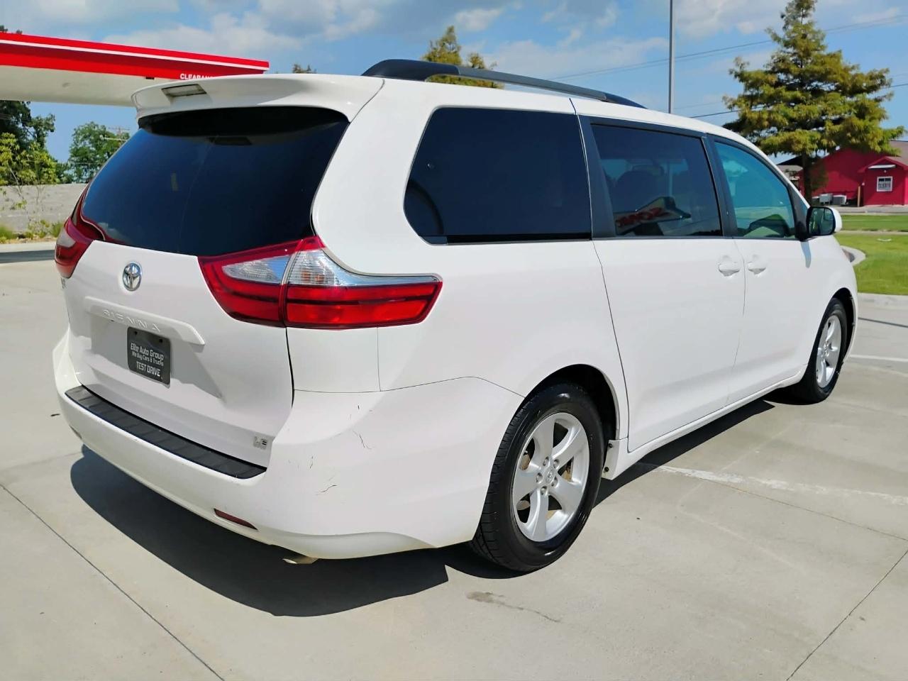Toyota Sienna 5dr 8-Pass Van LE FWD (Natl) 2015