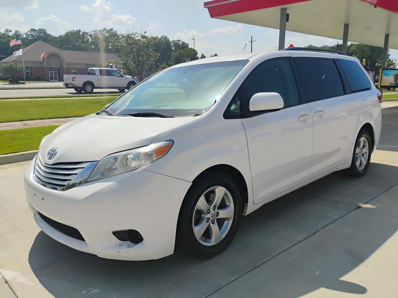 Toyota Sienna 5dr 8-Pass Van LE FWD (Natl) 2015
