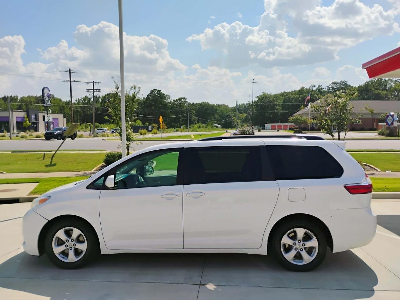 Toyota Sienna 5dr 8-Pass Van LE FWD (Natl) 2015