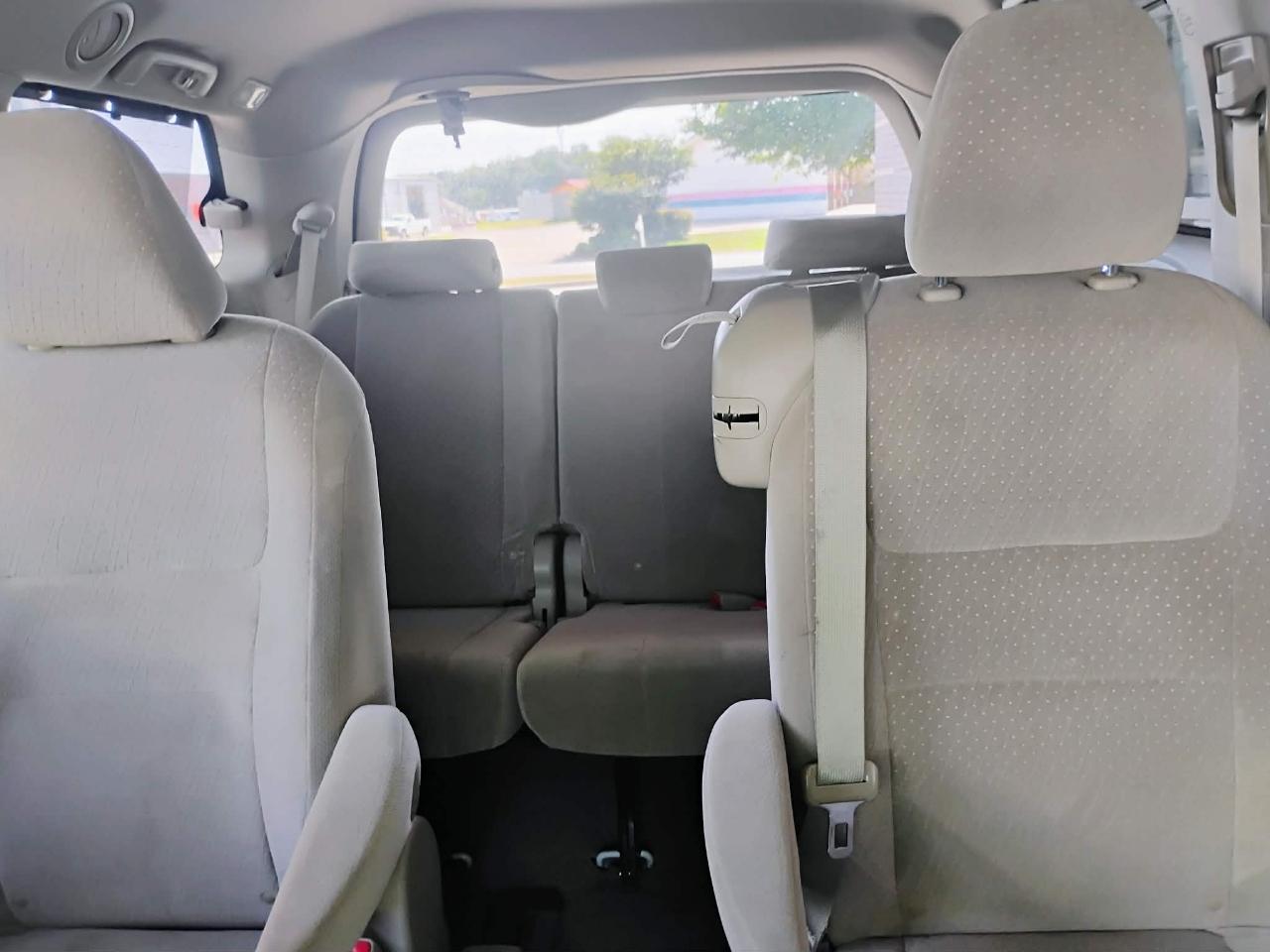 Toyota Sienna 5dr 8-Pass Van LE FWD (Natl) 2015