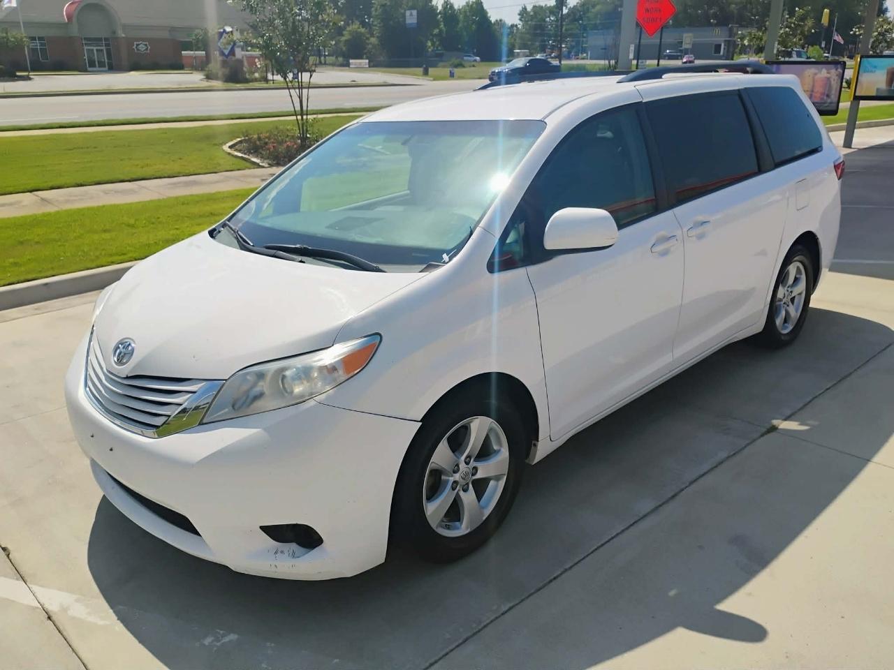Toyota Sienna 5dr 8-Pass Van LE FWD (Natl) 2015