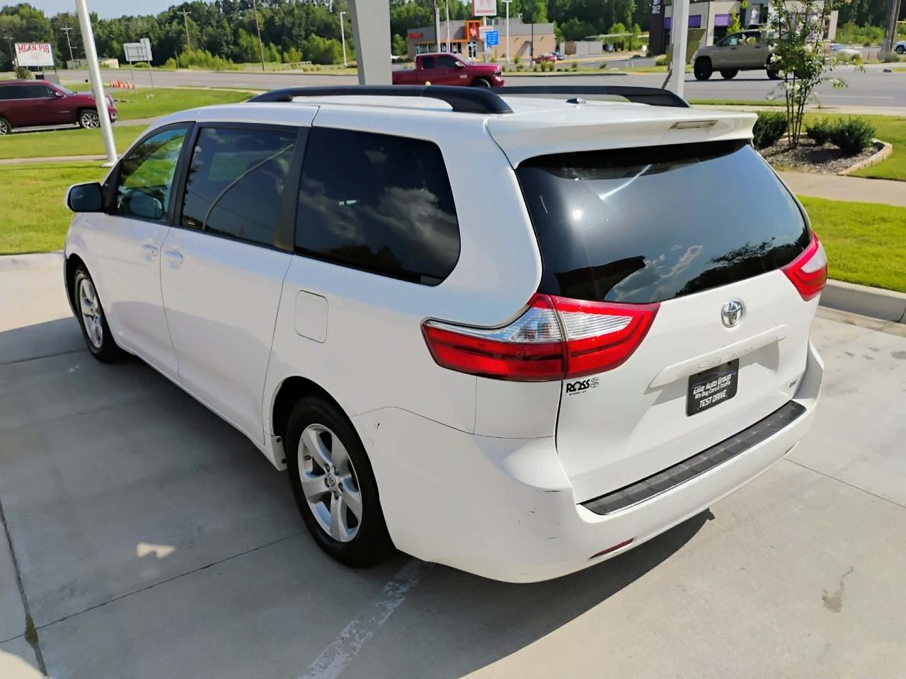 Toyota Sienna 5dr 8-Pass Van LE FWD (Natl) 2015