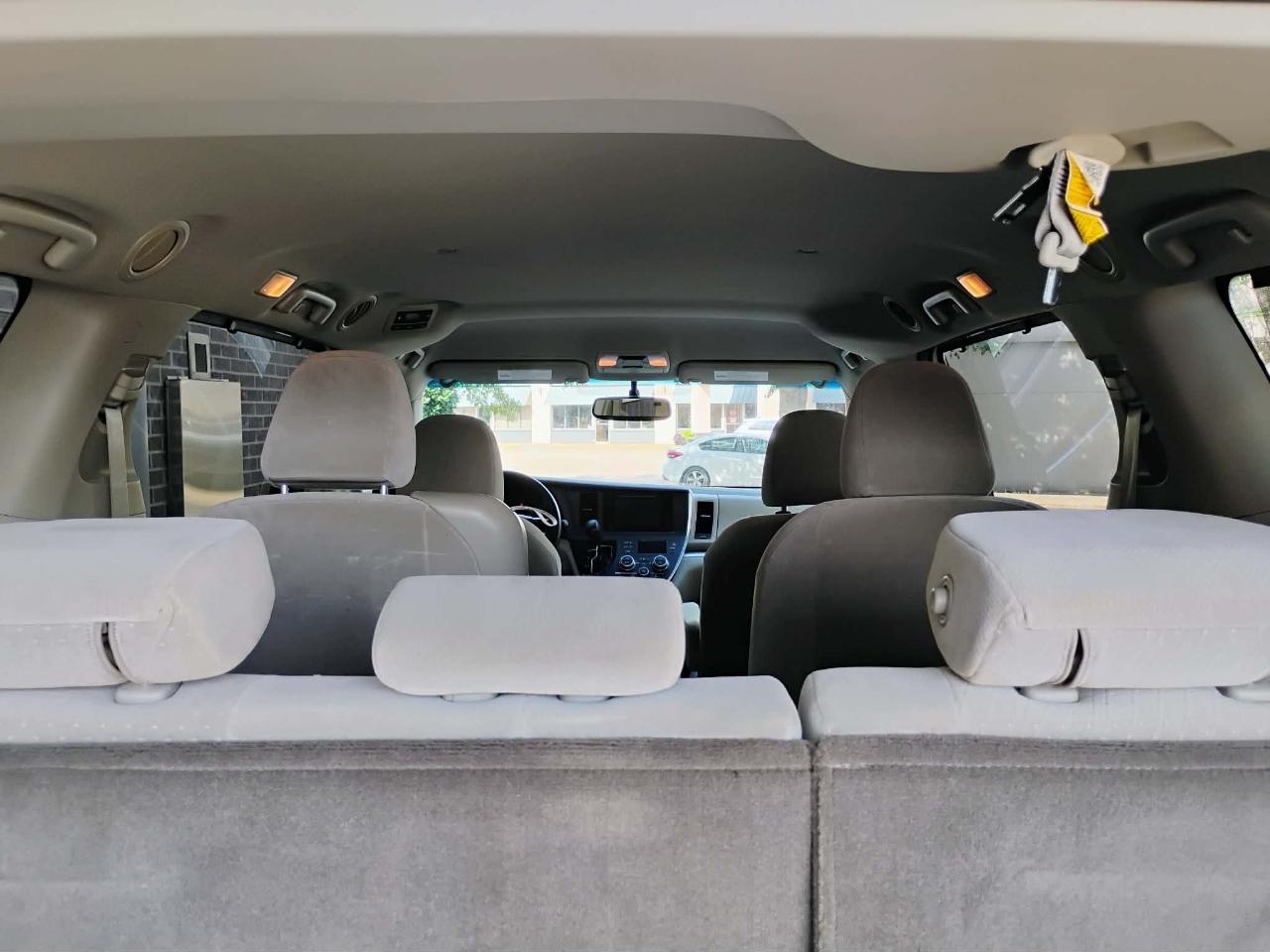 Toyota Sienna 5dr 8-Pass Van LE FWD (Natl) 2015