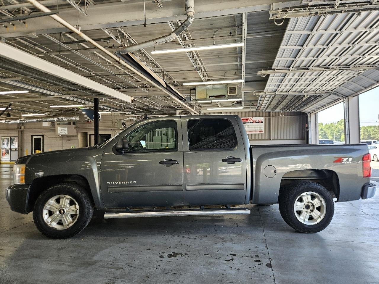 Chevrolet Silverado 1500 4WD Crew Cab 143.5" LT 2011