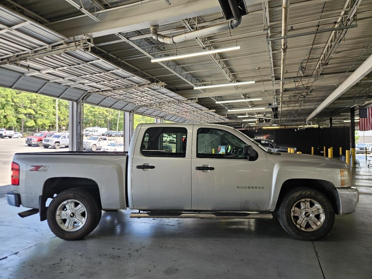 Chevrolet Silverado 1500 4WD Crew Cab 143.5" LT 2011