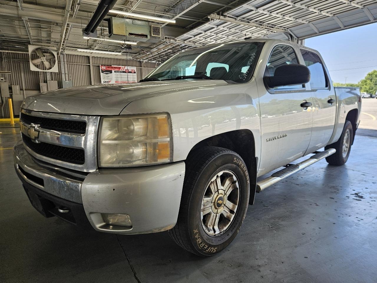 Chevrolet Silverado 1500 4WD Crew Cab 143.5" LT 2011