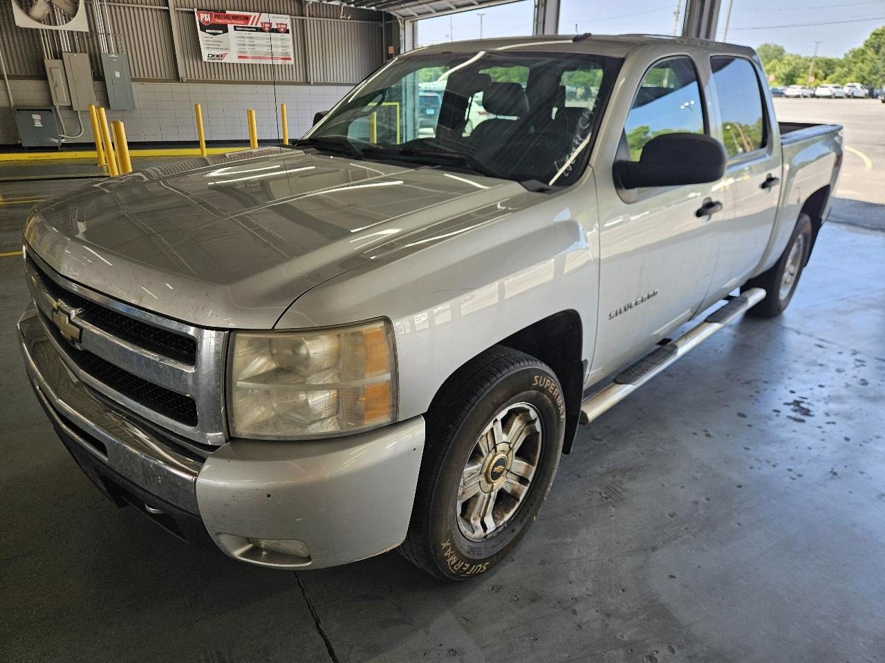 Chevrolet Silverado 1500 4WD Crew Cab 143.5" LT 2011