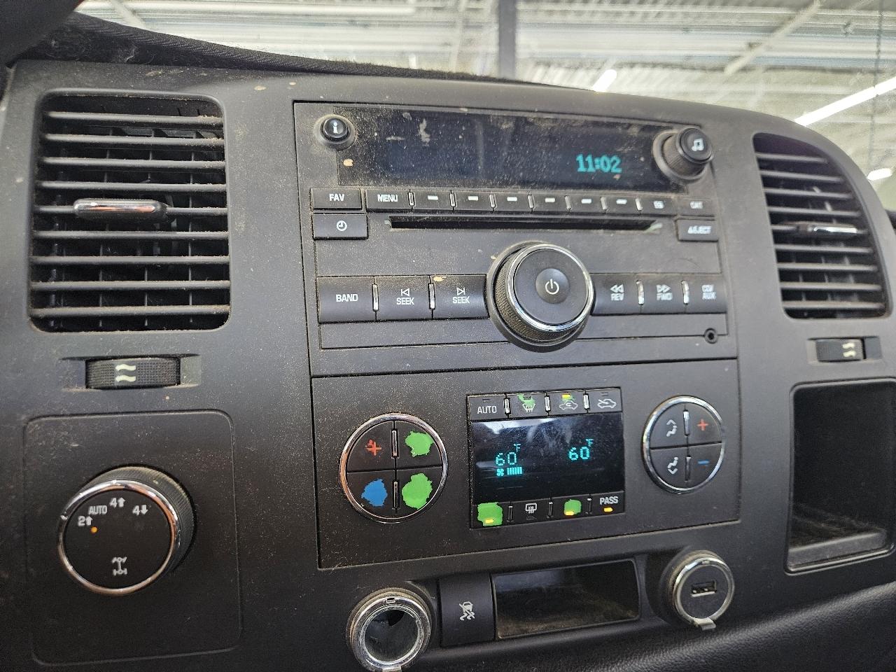 Chevrolet Silverado 1500 4WD Crew Cab 143.5" LT 2011
