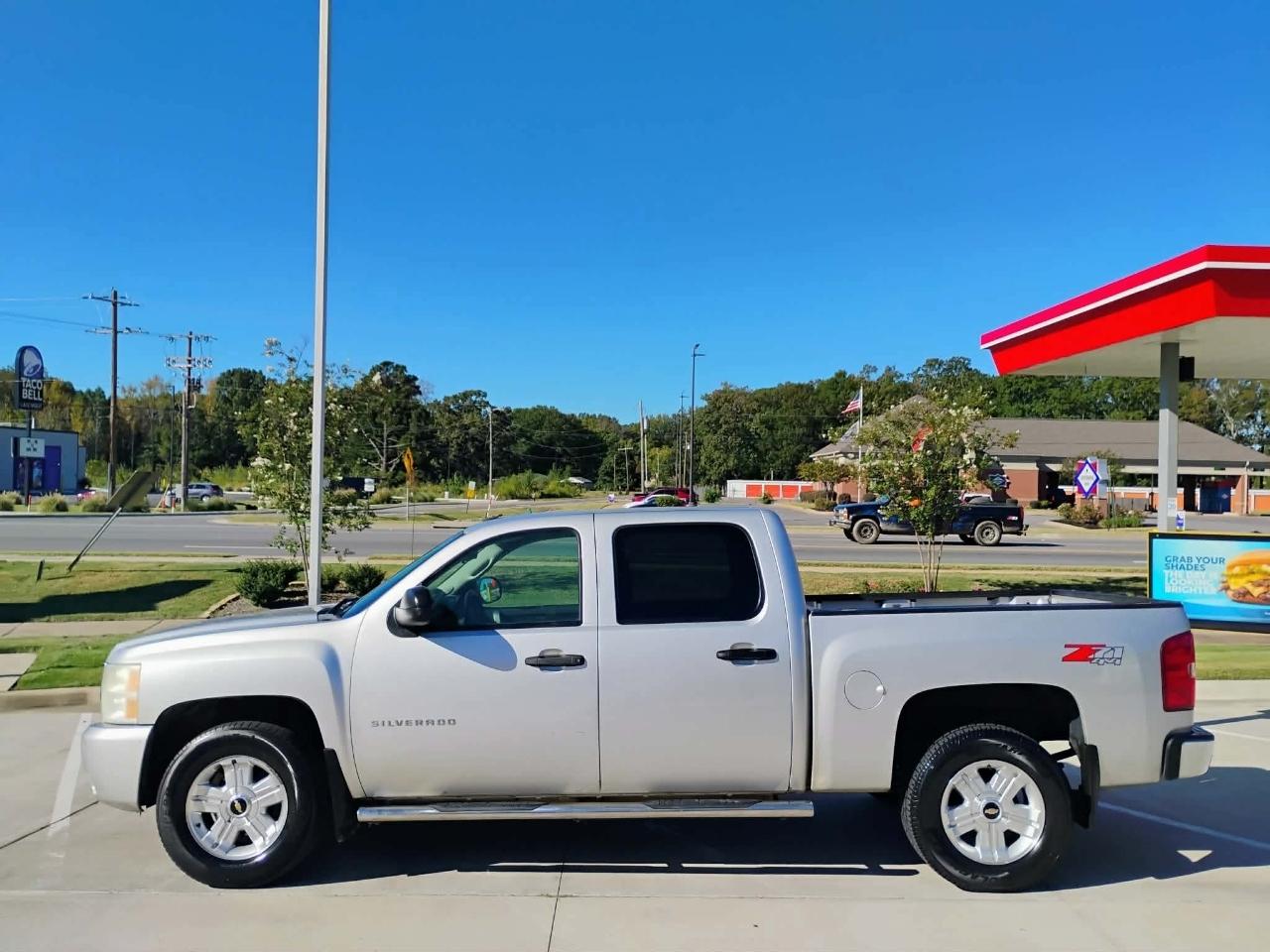 Chevrolet Silverado 1500 4WD Crew Cab 143.5" LT 2011