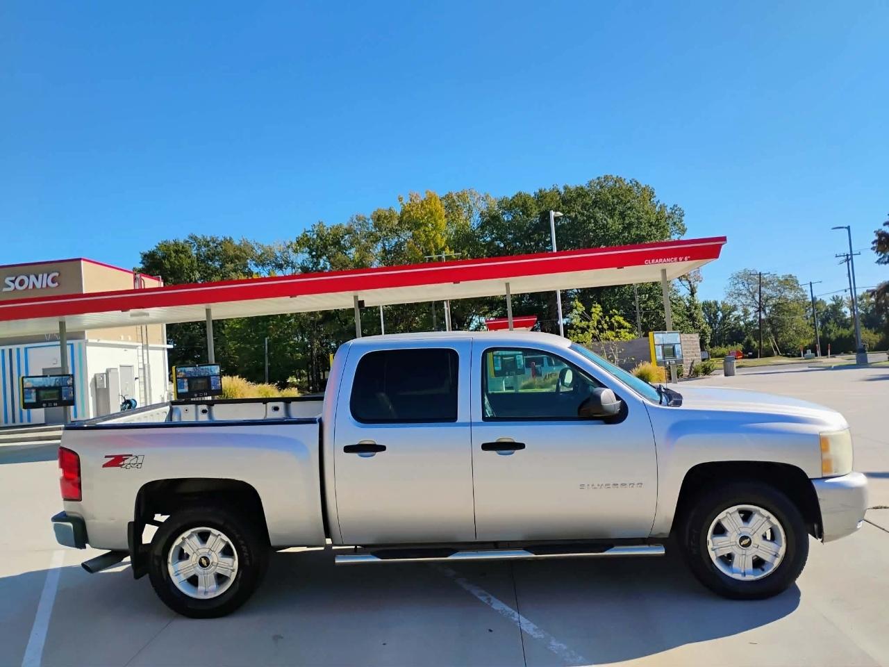 Chevrolet Silverado 1500 4WD Crew Cab 143.5" LT 2011