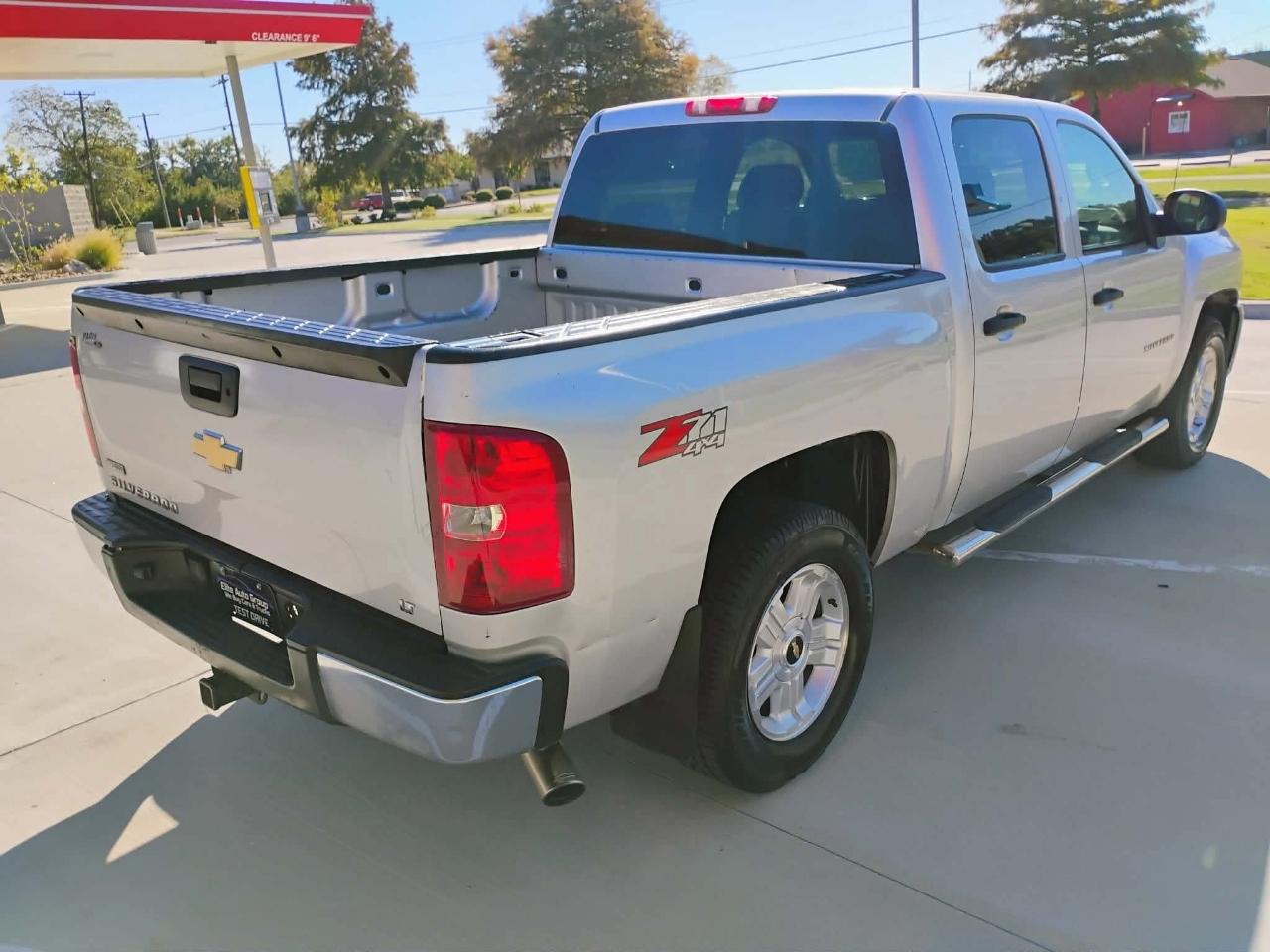Chevrolet Silverado 1500 4WD Crew Cab 143.5" LT 2011