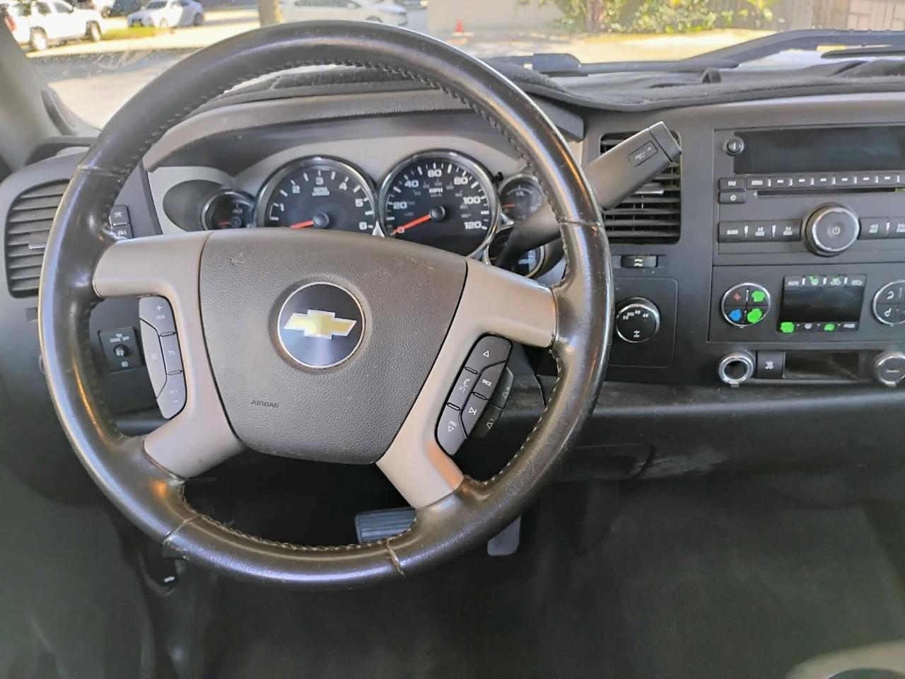 Chevrolet Silverado 1500 4WD Crew Cab 143.5" LT 2011