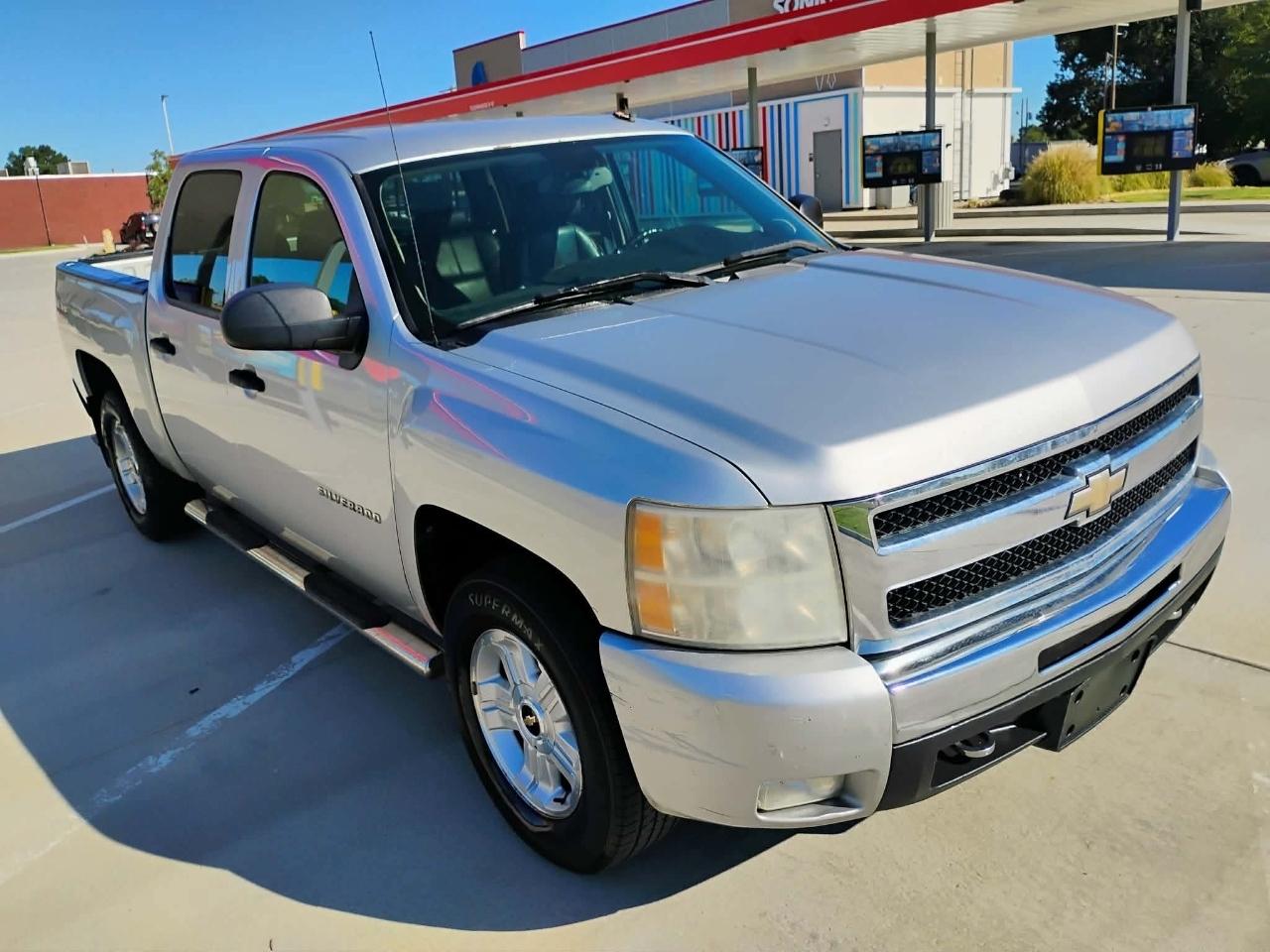 Chevrolet Silverado 1500 4WD Crew Cab 143.5" LT 2011