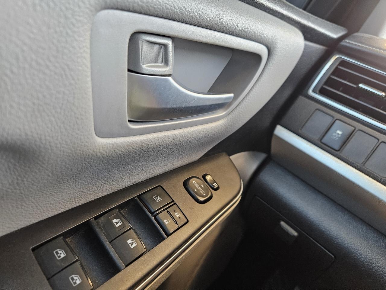 Toyota Camry XLE Auto (Natl) 2017