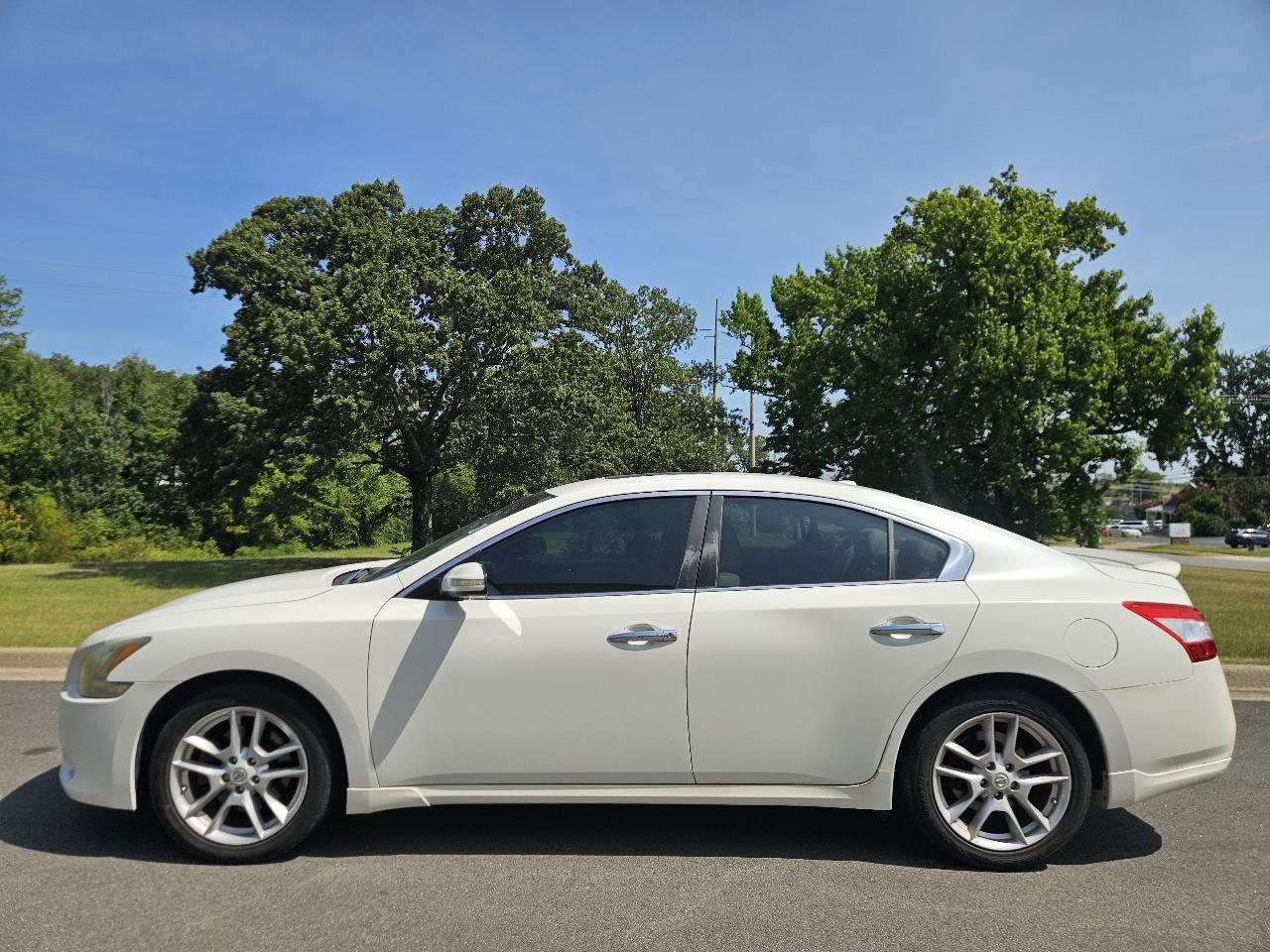Nissan Maxima 4dr Sdn V6 CVT 3.5 SV 2011