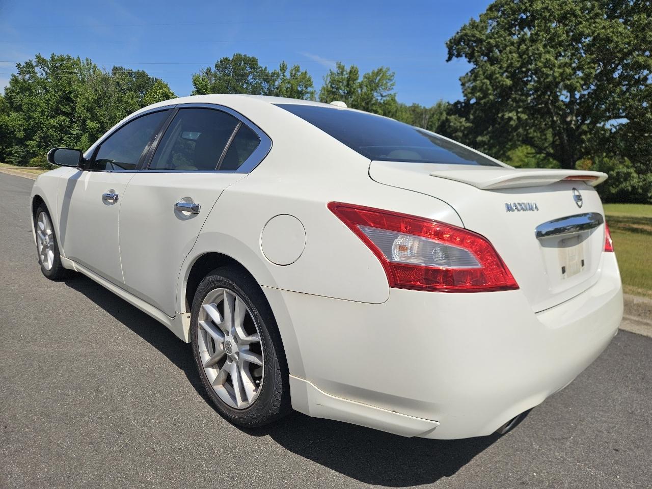 Nissan Maxima 4dr Sdn V6 CVT 3.5 SV 2011