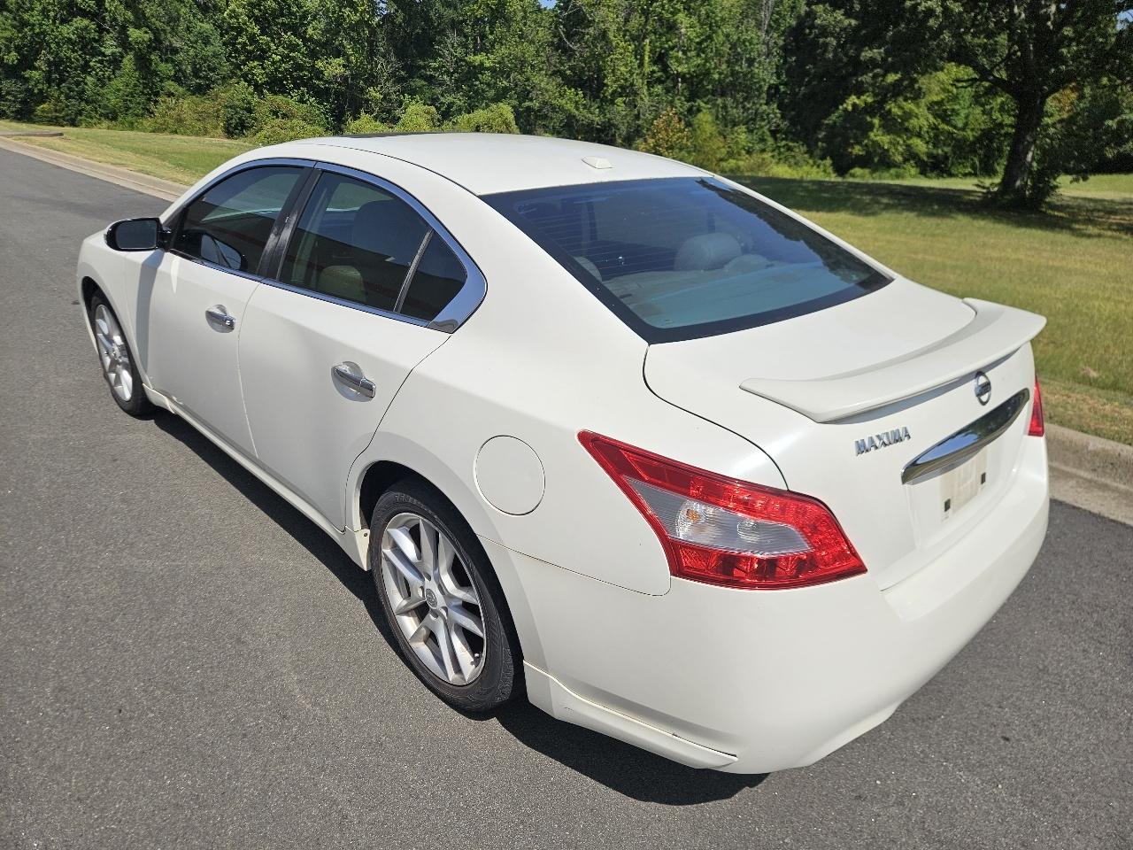 Nissan Maxima 4dr Sdn V6 CVT 3.5 SV 2011