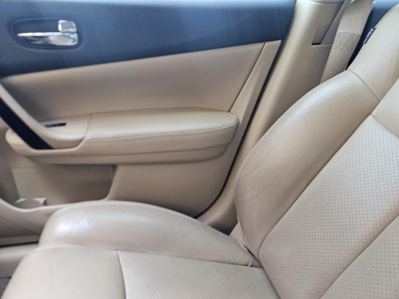 Nissan Maxima 4dr Sdn V6 CVT 3.5 SV 2011