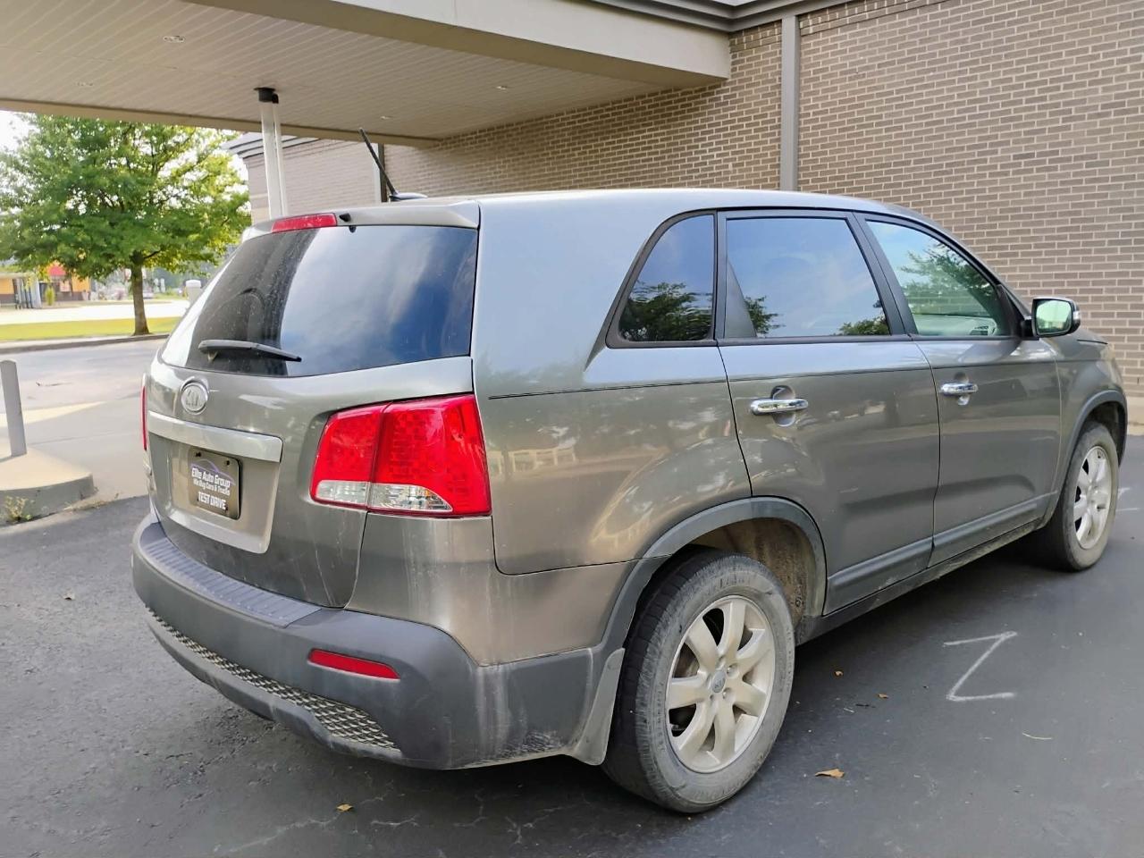 Kia Sorento 2WD 4dr I4 LX 2012
