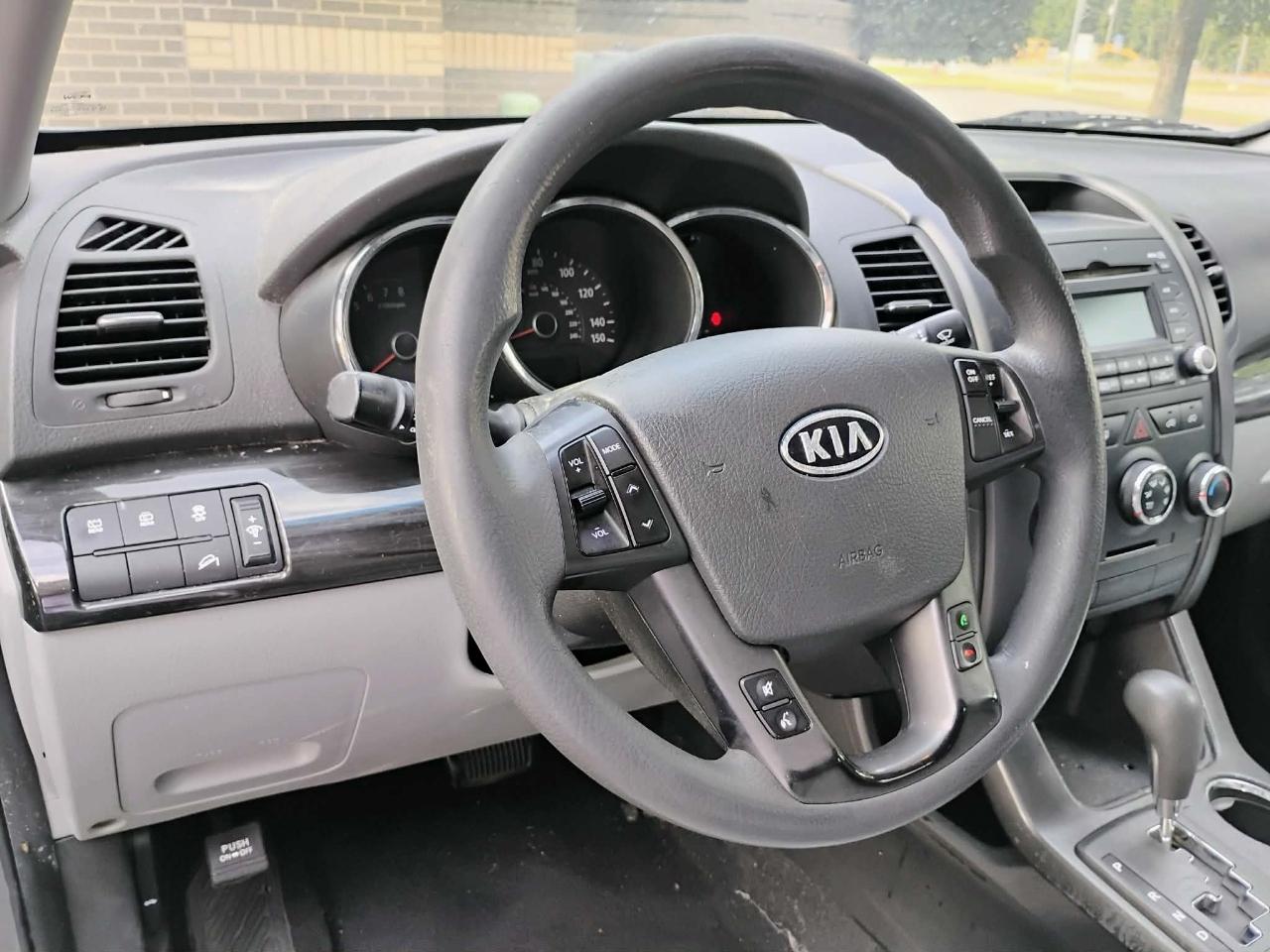 Kia Sorento 2WD 4dr I4 LX 2012