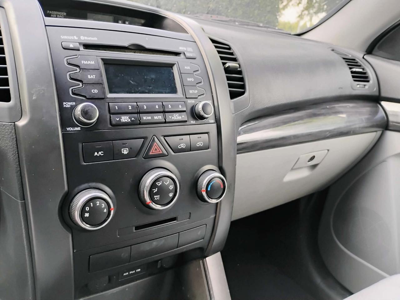Kia Sorento 2WD 4dr I4 LX 2012