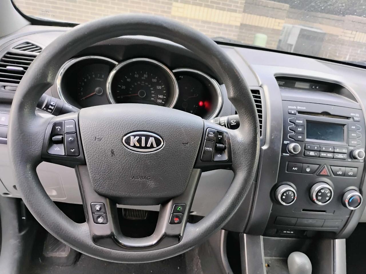 Kia Sorento 2WD 4dr I4 LX 2012