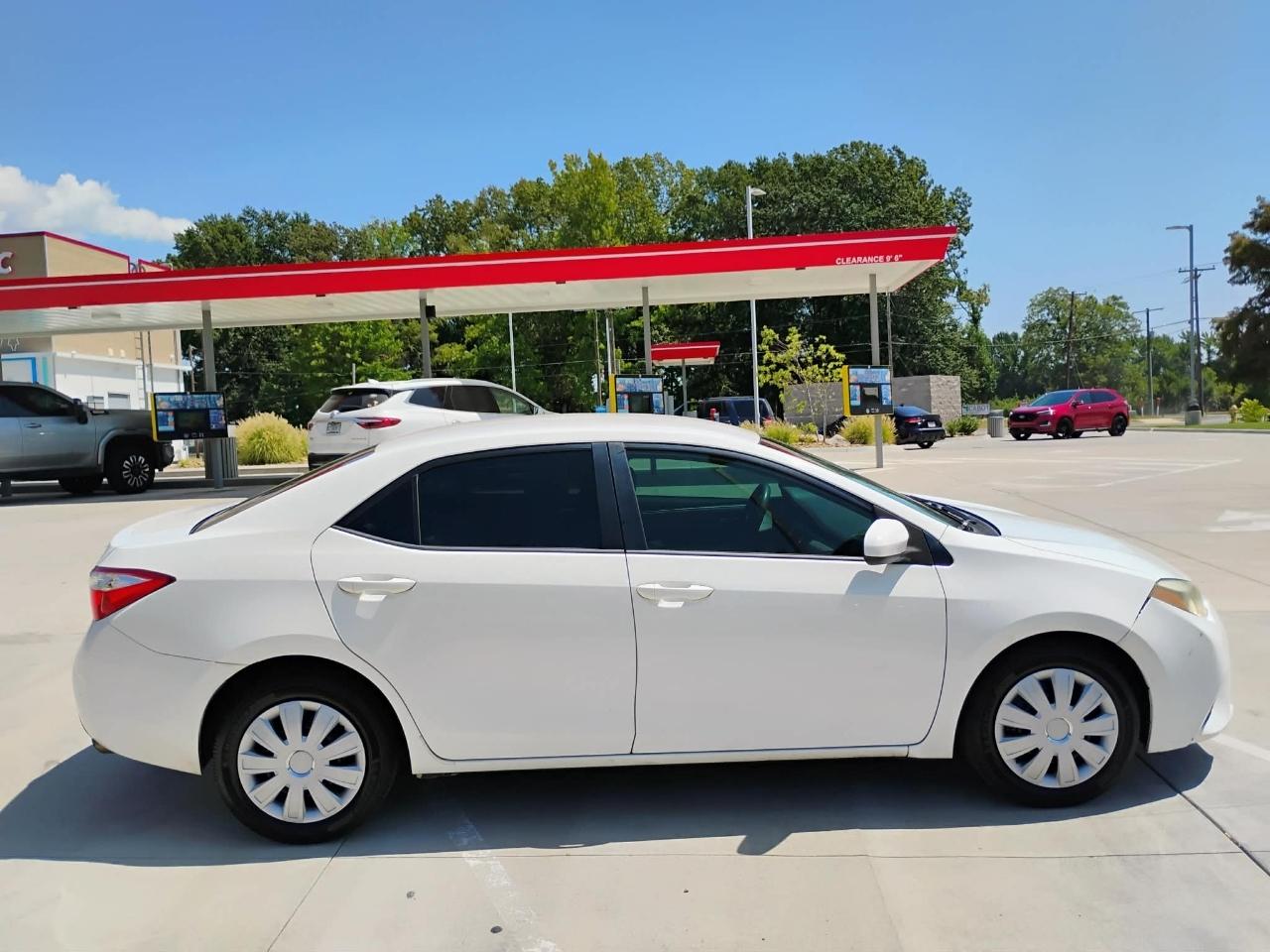 Toyota Corolla 4dr Sdn CVT LE Premium (Natl) 2015