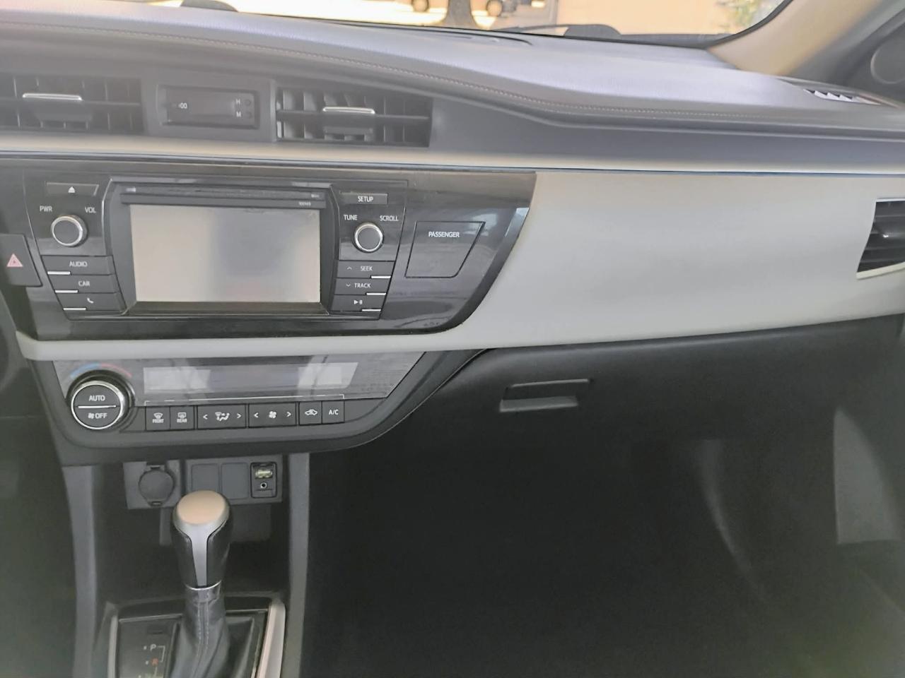 Toyota Corolla 4dr Sdn CVT LE Premium (Natl) 2015