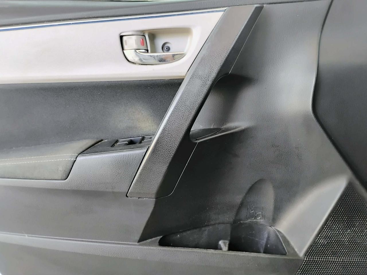 Toyota Corolla 4dr Sdn CVT LE Premium (Natl) 2015