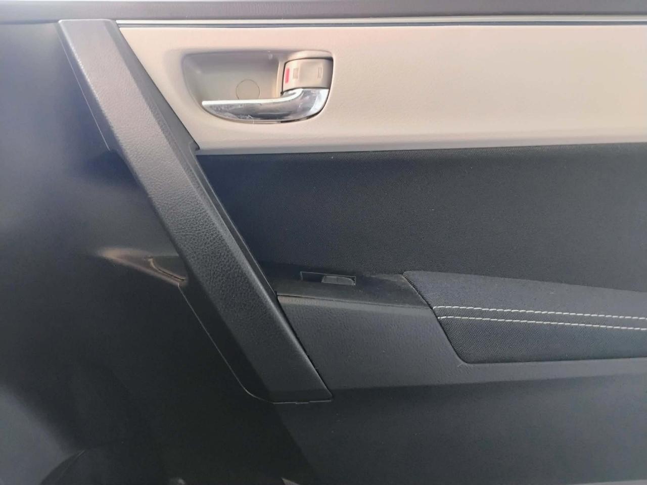 Toyota Corolla 4dr Sdn CVT LE Premium (Natl) 2015