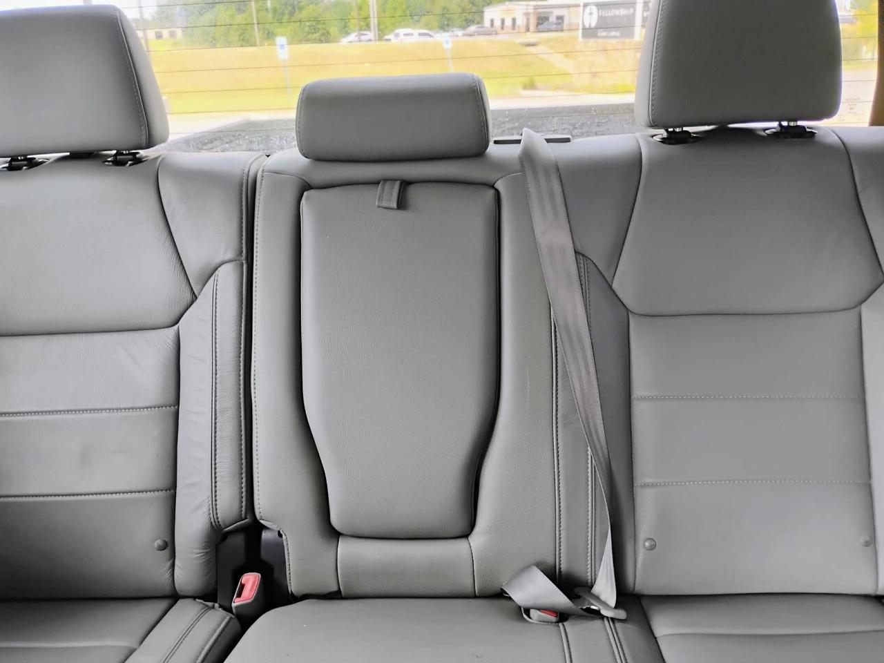 Toyota Tundra 2WD Truck CrewMax 5.7L V8 6-Spd AT LTD (Natl) 2015