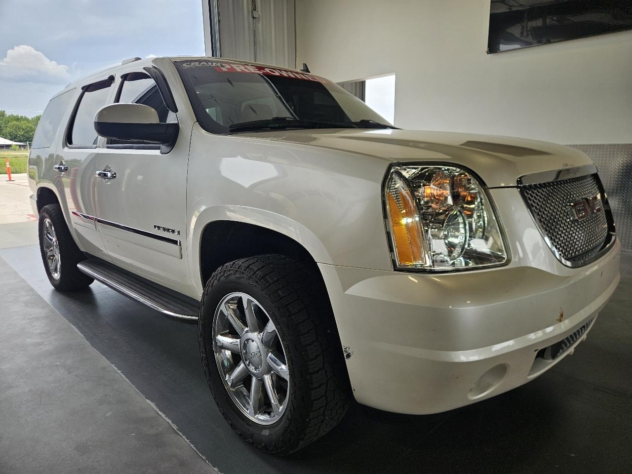 GMC Yukon 2WD 4dr 1500 Denali 2011