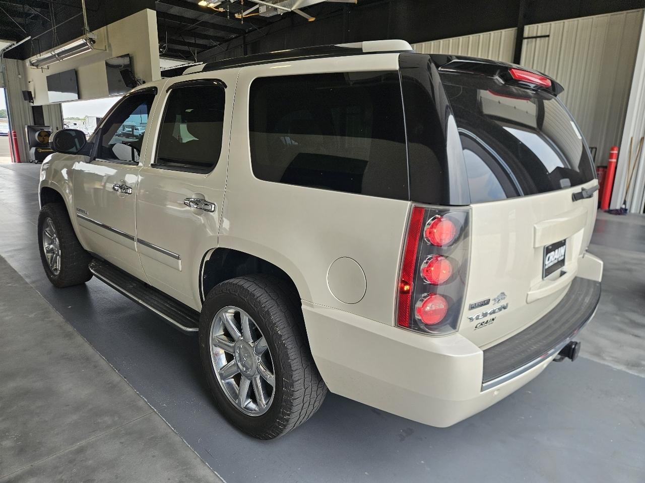 GMC Yukon 2WD 4dr 1500 Denali 2011