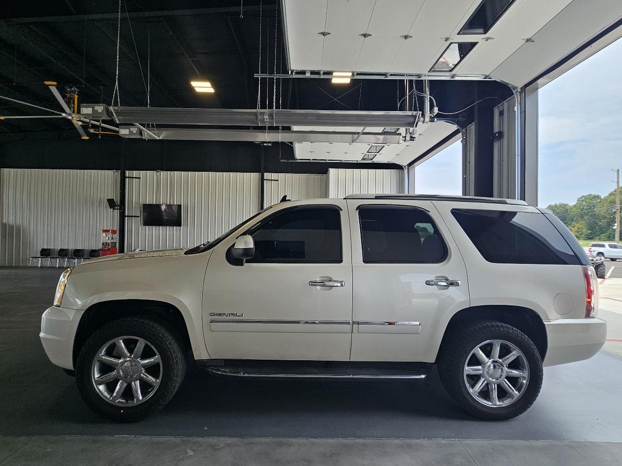 GMC Yukon 2WD 4dr 1500 Denali 2011