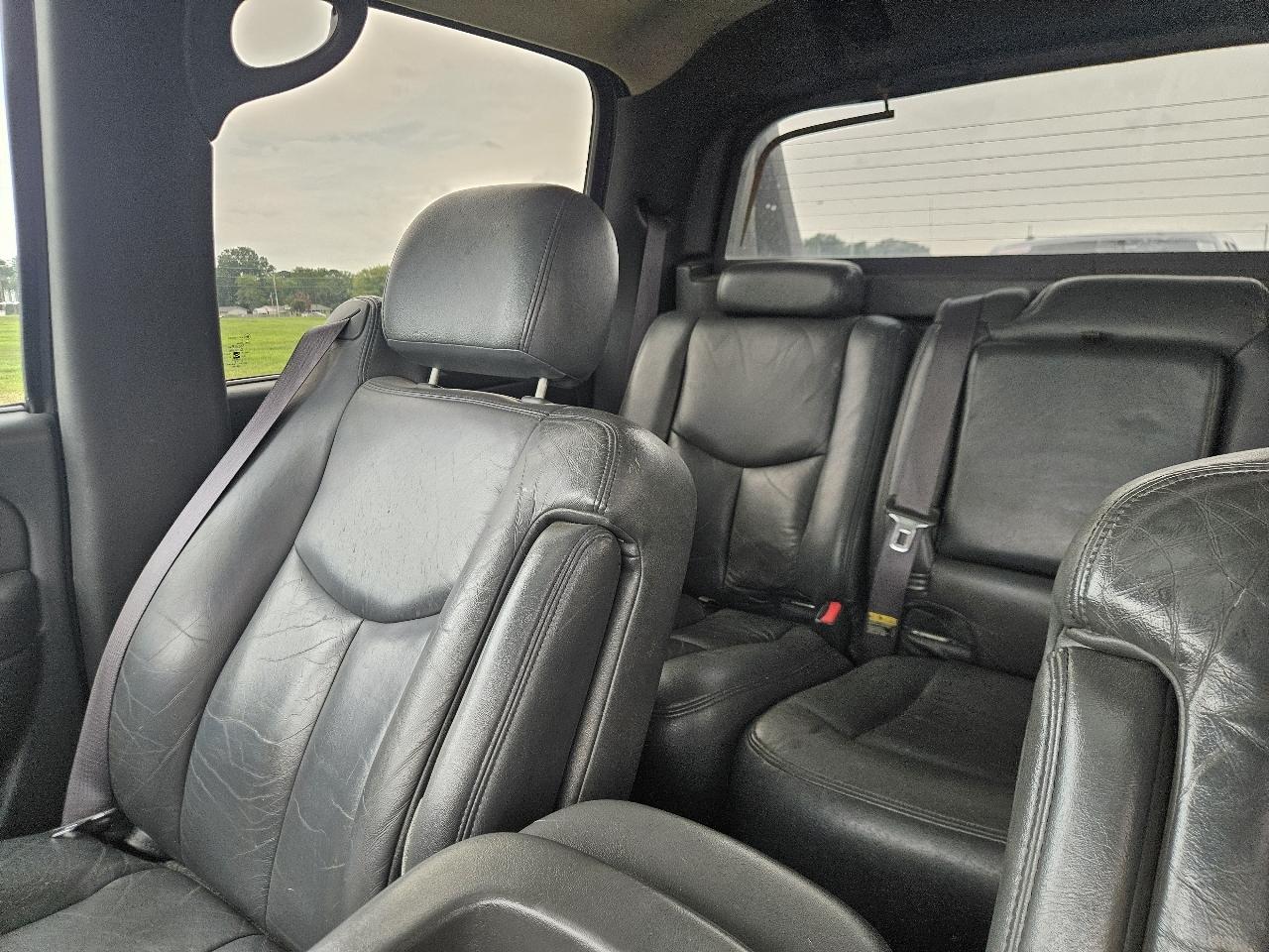 Chevrolet Avalanche 1500 5dr Crew Cab 130" WB 4WD 2003