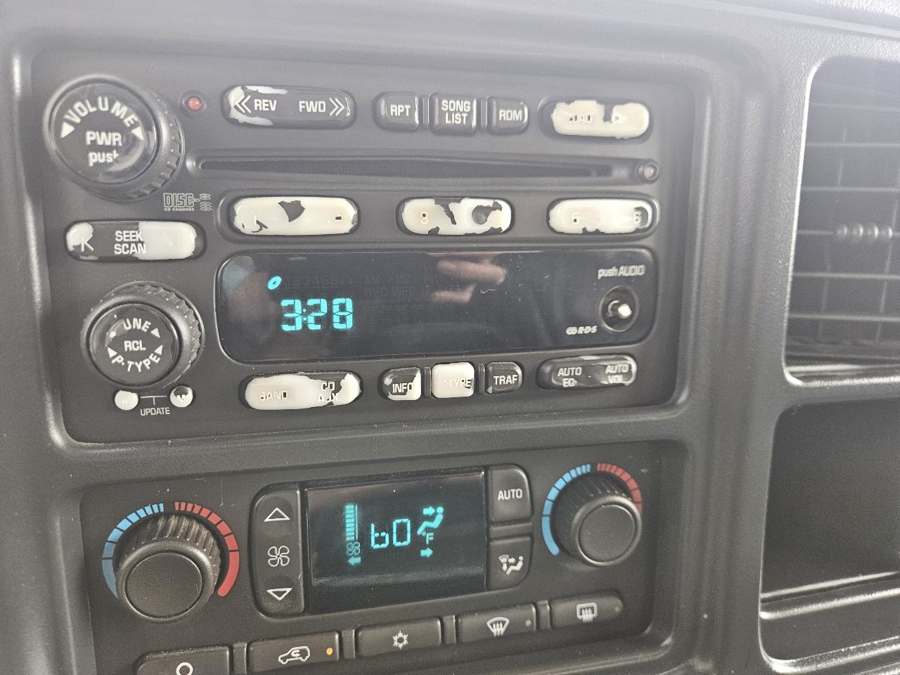 Chevrolet Avalanche 1500 5dr Crew Cab 130" WB 4WD 2003